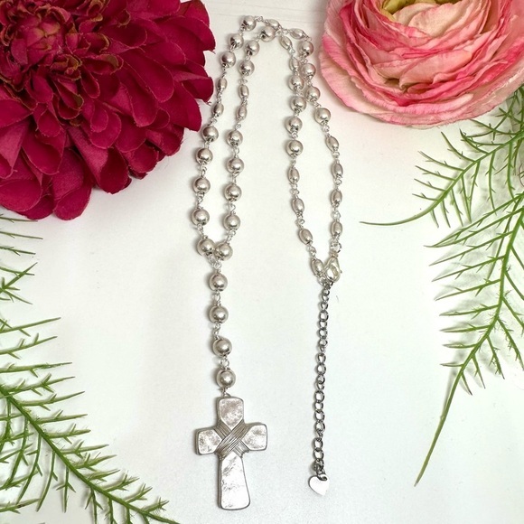 Jewelry - NEW⚜️Hand Beaded Rosary Brushed Silver Necklace